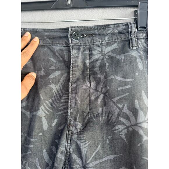 Levi's XX Chino Taper Fit Men's Shorts Gray Floral Print size 36 - Picture 3 of 7
